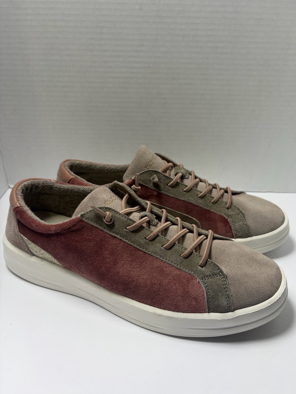 Hey Dude Karina Women’s 11 Velvet Rose Dust Suede Lace Up Casual Sneakers EU 42